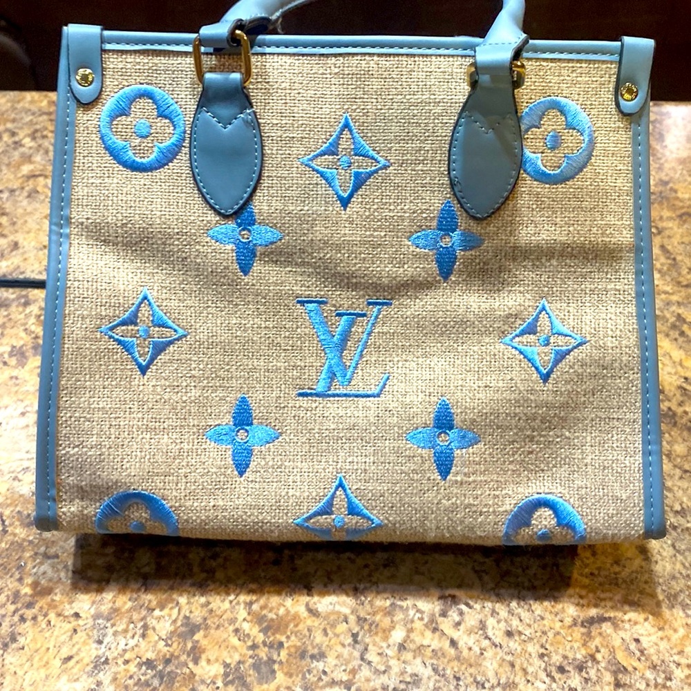 Like new purse.